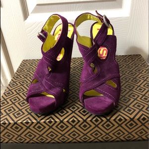 Kensie Girl size 7 1/2 plum high heel shoe